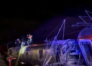 El testimonio de un pasajero del Iryo accidentado en Adamuz: “He vuelto a nacer. Cuando abrí los ojos, vi heridos y fallecidos” El testimonio de un pasajero del Iryo accidentado en Adamuz: “He vuelto a nacer. Cuando abrí los ojos, vi heridos y fallecidos”