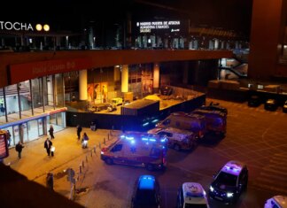 Última hora del descarrilamiento en Adamuz, en directo: Se eleva la cifra a 21 personas fallecidas tras el accidente Última hora del descarrilamiento en Adamuz, en directo: Se eleva la cifra a 21 personas fallecidas tras el accidente