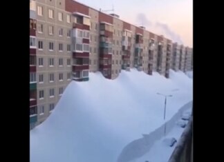 El vídeo de la histórica nevada que ha sepultado bajo la nieve a la península de Kamchatka El vídeo de la histórica nevada que ha sepultado bajo la nieve a la península de Kamchatka