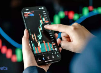 Q3 earnings growth muted as IT weighs, banks lend support Q3 earnings growth muted as IT weighs, banks lend support