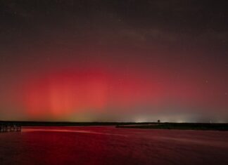 Geomagnetic storm may make Northern Lights visible in U.S. Monday, Tuesday Geomagnetic storm may make Northern Lights visible in U.S. Monday, Tuesday
