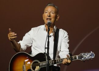 Bruce Springsteen dedicates song to Renee Good, decries crackdown on immigrants during New Jersey performance Bruce Springsteen dedicates song to Renee Good, decries crackdown on immigrants during New Jersey performance