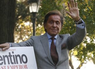 Trailblazing Designer Valentino Passes Away Age 93 Trailblazing Designer Valentino Passes Away Age 93