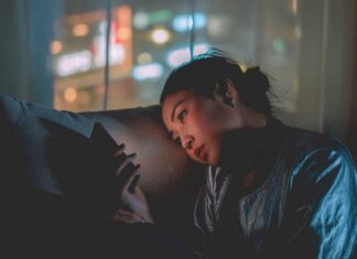 Netflix ya asume que miras el móvil y por eso cambió sus películas Netflix ya asume que miras el móvil y por eso cambió sus películas