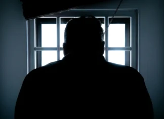 Halálra verte élettársát, majd mellette aludt a gyilkos Halálra verte élettársát, majd mellette aludt a gyilkos