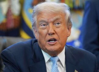 ترامب يقول إنه أوقف عملية هروب إرهابيين أوروبيين كانوا محتجزين في سوريا ترامب يقول إنه أوقف عملية هروب إرهابيين أوروبيين كانوا محتجزين في سوريا