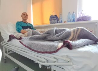 Eroul nepalez care a scos fetița din lacul înghețat, răsplătit de români cu bani și donații: „Iubesc oamenii din România” Eroul nepalez care a scos fetița din lacul înghețat, răsplătit de români cu bani și donații: „Iubesc oamenii din România”