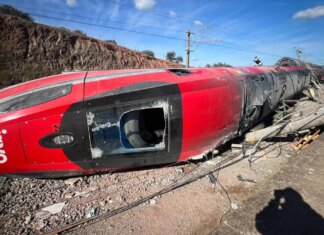 “He sufrido un enganchón a la altura de Adamuz”: la angustiosa llamada del maquinista de Iryo al centro de mando tras el descarrilamiento “He sufrido un enganchón a la altura de Adamuz”: la angustiosa llamada del maquinista de Iryo al centro de mando tras el descarrilamiento