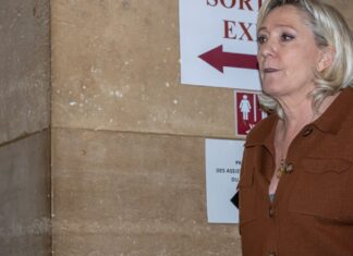 Procès des assistants parlementaires du RN : Marine Le Pen est attendue à la barre avec une nouvelle ligne de défense Procès des assistants parlementaires du RN : Marine Le Pen est attendue à la barre avec une nouvelle ligne de défense