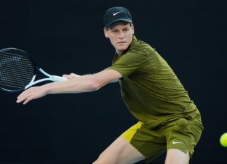 Jannik Sinner arrancó con victoria su defensa de Australia Jannik Sinner arrancó con victoria su defensa de Australia