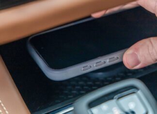 How Nissan improved the wireless charging pad for faster phone juice-ups How Nissan improved the wireless charging pad for faster phone juice-ups