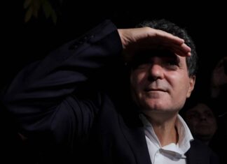 Nicușor Dan, un președinte izolat. Mafiile din PSD și PNL își fac planuri de capturare a statului în contextul numirilor la servicii și parchete Nicușor Dan, un președinte izolat. Mafiile din PSD și PNL își fac planuri de capturare a statului în contextul numirilor la servicii și parchete