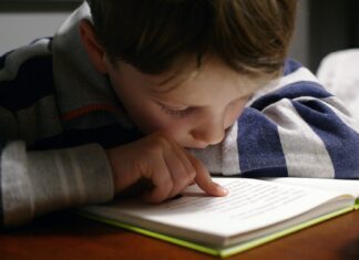 Barns hjärnor bearbetar bilder och talat språk på liknande sätt Barns hjärnor bearbetar bilder och talat språk på liknande sätt