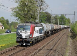 Přes Česko začala jezdit nová nákladní železniční linka. V přepravě vedou chemikálie Přes Česko začala jezdit nová nákladní železniční linka. V přepravě vedou chemikálie