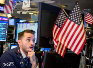 Wall Street drugi dan zapored zrasel zaradi Trumpove poteze title Wall Street drugi dan zapored zrasel zaradi Trumpove poteze title