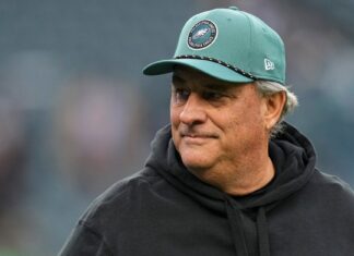 Vic Fangio is a finalist for Assistant Coach of the Year Vic Fangio is a finalist for Assistant Coach of the Year