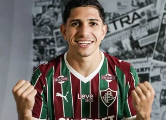 Fluminense confirma contratação de Savarino e assina contrato até 2029 Fluminense confirma contratação de Savarino e assina contrato até 2029
