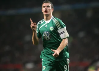 Ídolo e campeão da Bundesliga retorna à Alemanha para jogar na segunda divisão Ídolo e campeão da Bundesliga retorna à Alemanha para jogar na segunda divisão