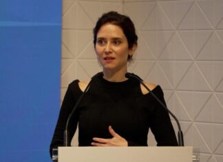 Revés para Ayuso: Moreno Bonilla la ‘planta’ por lo que dice sobre el accidente de tren en Adamuz Revés para Ayuso: Moreno Bonilla la ‘planta’ por lo que dice sobre el accidente de tren en Adamuz