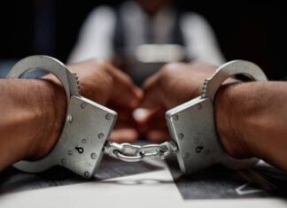 Policía Nacional apresa hombre con arma ilegal en Barahona Policía Nacional apresa hombre con arma ilegal en Barahona