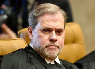 Senador inclui conexões de Toffoli com resort em pedido para afastá-lo do caso Master Senador inclui conexões de Toffoli com resort em pedido para afastá-lo do caso Master