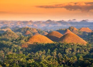Chocolate Hills: The color-changing mounds in the Philippines that inspired legends of mud-slinging giants Chocolate Hills: The color-changing mounds in the Philippines that inspired legends of mud-slinging giants