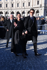 De Anne Hathaway a Olivia Palermo, el funeral de Valentino llena Roma de elegancia y respeto De Anne Hathaway a Olivia Palermo, el funeral de Valentino llena Roma de elegancia y respeto