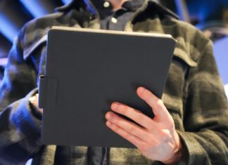 How I effectively turned my regular tablet into an e-reader (and it works on iPad or Android) How I effectively turned my regular tablet into an e-reader (and it works on iPad or Android)
