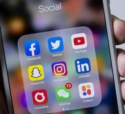 Steun voor socialemediaverbod kinderen groeit, vooral onder jongeren Steun voor socialemediaverbod kinderen groeit, vooral onder jongeren