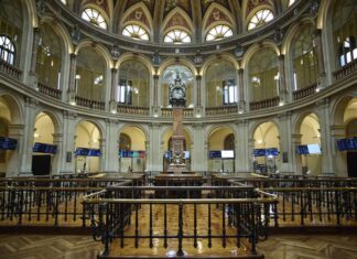 El IBEX 35 se desinfla y cae el 0,94% en la semana de Groenlandia y los aranceles de Trump El IBEX 35 se desinfla y cae el 0,94% en la semana de Groenlandia y los aranceles de Trump