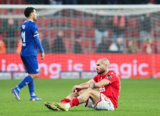 Le Standard humilié à Sclessin par La Gantoise de Rik De Mil : “On a fait un match d’adultes” Le Standard humilié à Sclessin par La Gantoise de Rik De Mil : “On a fait un match d’adultes”