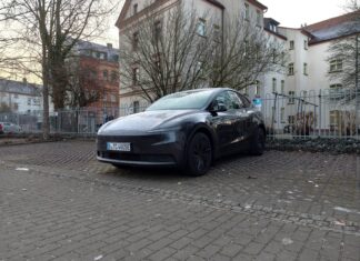 Tesla Model Y: Das „neue“ Modell rollt ab sofort in den deutschen Handel Tesla Model Y: Das „neue“ Modell rollt ab sofort in den deutschen Handel