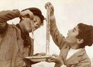 10 of History’s Greatest Pranks & Hoaxes 10 of History’s Greatest Pranks & Hoaxes