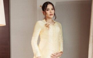 Hamil Trimester 3, Ini 5 Potret Alyssa Daguise dalam Balutan Kebaya Warna Butter Yellow Hamil Trimester 3, Ini 5 Potret Alyssa Daguise dalam Balutan Kebaya Warna Butter Yellow