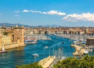 „Cel mai autentic oraş din Europa”, unul surprinzător. Nu este pe lista ta de călătorii, dar e o adevărată bijuterie a Franţei „Cel mai autentic oraş din Europa”, unul surprinzător. Nu este pe lista ta de călătorii, dar e o adevărată bijuterie a Franţei