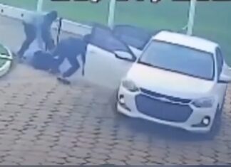 Assista: empresária é rendida dentro do próprio clube, arrastada pelos cabelos e obrigada a fazer transferências bancárias Assista: empresária é rendida dentro do próprio clube, arrastada pelos cabelos e obrigada a fazer transferências bancárias