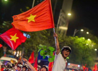 CĐV TPHCM, Hà Nội 'đi bão' trong đêm khuya mừng thành tích của U23 Việt Nam CĐV TPHCM, Hà Nội 'đi bão' trong đêm khuya mừng thành tích của U23 Việt Nam