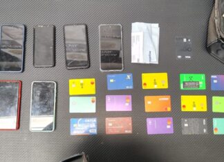 Dupla é presa por estelionato e receptação de celulares e cartões bancários em Embu das Artes Dupla é presa por estelionato e receptação de celulares e cartões bancários em Embu das Artes