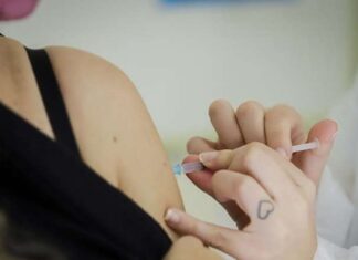 Capital terá mutirão de vacinação contra sarampo e febre amarela neste sábado Capital terá mutirão de vacinação contra sarampo e febre amarela neste sábado