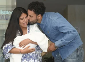 Asraf Beno se sincera sobre la paternidad: “Hay momentos muy difíciles y muy agotadores” Asraf Beno se sincera sobre la paternidad: “Hay momentos muy difíciles y muy agotadores”