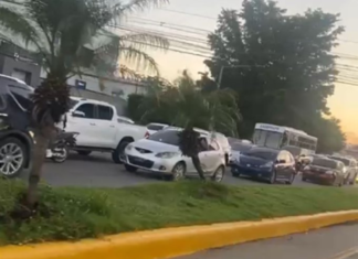 Empresa contratista abre retorno en la 27 de Febrero sin aviso y causa inconvenientes en el tránsito Empresa contratista abre retorno en la 27 de Febrero sin aviso y causa inconvenientes en el tránsito