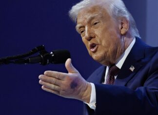 Trump Seen With Dark Bruise On Left Hand In Switzerland Trump Seen With Dark Bruise On Left Hand In Switzerland