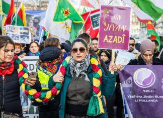 Opnieuw pro-Koerdisch protest in Arnhem en Amsterdam, een agent gewond Opnieuw pro-Koerdisch protest in Arnhem en Amsterdam, een agent gewond