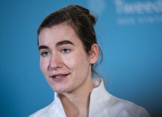 ‘Racistische en extreemrechtse eregasten op kerstgala jongerentak FvD’ ‘Racistische en extreemrechtse eregasten op kerstgala jongerentak FvD’