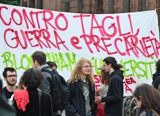 Il 63,3% degli italiani vive con i genitori fino a 35 anni, emanciparsi costa troppo Il 63,3% degli italiani vive con i genitori fino a 35 anni, emanciparsi costa troppo