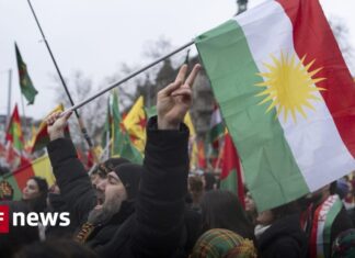 Spontanbewilligung der Polizei – Tausende demonstrieren in Zürich für Kurden in Syrien Spontanbewilligung der Polizei – Tausende demonstrieren in Zürich für Kurden in Syrien