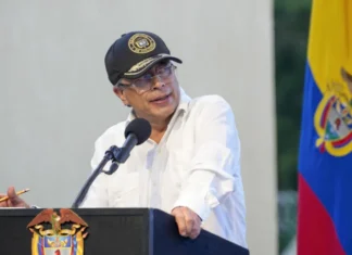 Petro propone a Noboa conversaciones sobre el narcotráfico en puertos y rutas aéreas Petro propone a Noboa conversaciones sobre el narcotráfico en puertos y rutas aéreas