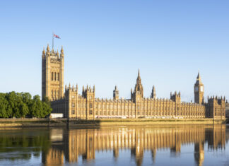 Váratlan fordulat: a brit miniszterelnök legnagyobb riválisa épp most jelentkezett be a parlamentbe Váratlan fordulat: a brit miniszterelnök legnagyobb riválisa épp most jelentkezett be a parlamentbe