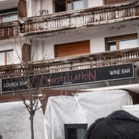 Die Todesfalle: Dokumente zeigen, dass eine verriegelte Tür beim Brand von Crans-Montana eigentlich ein Notausgang hätte sein müssen Die Todesfalle: Dokumente zeigen, dass eine verriegelte Tür beim Brand von Crans-Montana eigentlich ein Notausgang hätte sein müssen