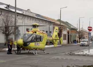 Landolás közben megnyesett egy közlekedési táblát egy mentőhelikopter Landolás közben megnyesett egy közlekedési táblát egy mentőhelikopter
